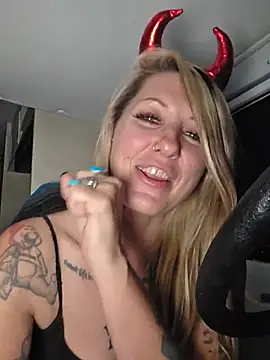 SheIsSomething  即時 XXX 聊天