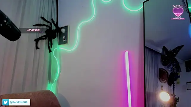 Sara_Foxx1のライブXXXチャット