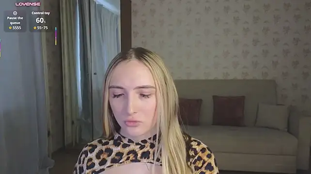 Vi_Luxy Chat XXX in diretta