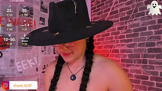 chunn_liioo's Live XXX Chat
