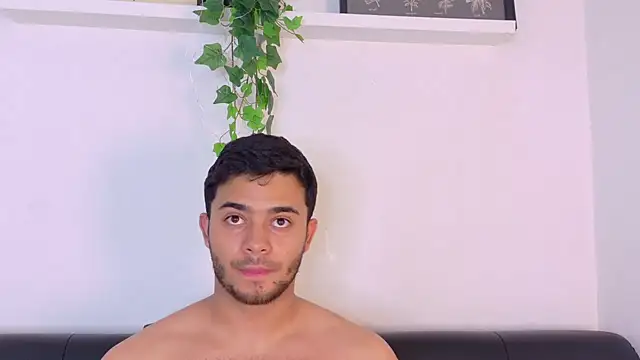 Chat XXX en directo de TylerWest_