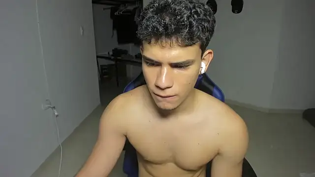 Adrian_hot01 – Naživo XXX chat