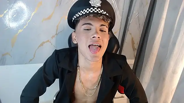 XXX chat uživo modela NaimVoss