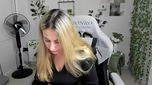 MissLunariaa XXX чат на живо
