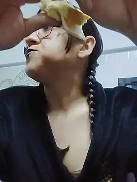 chantal_adams0 Adlı Modelin Canlı XXX Sohbeti