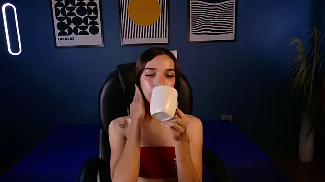 nikkydoll XXX чат на живо