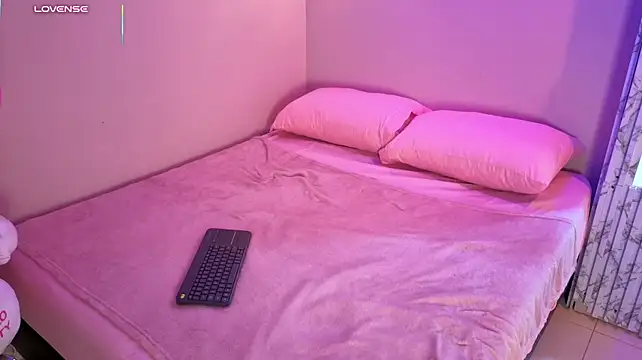 Kiss_Raven__ Chat XXX live