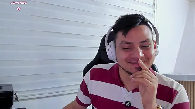 Chat +18 de Rick_Adams ao vivo