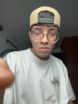 ArthurDavies21-'s Live XXX Chat