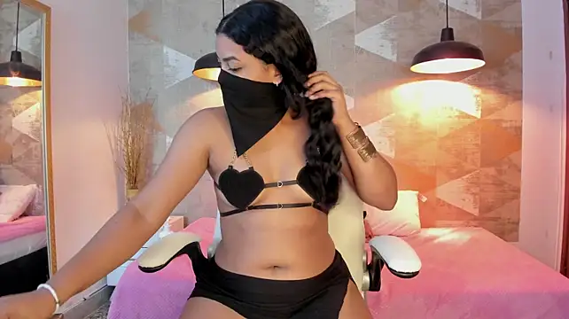 Chat XXX en directo de LalilaBrunettee