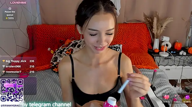 Tiffany-Grace Adlı Modelin Canlı XXX Sohbeti