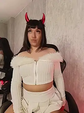 Emily_Roussee live XXX chat