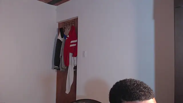 Chat +18 de Dani-brown ao vivo
