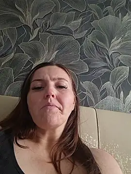Chatroom XXX en direct de MilaMature
