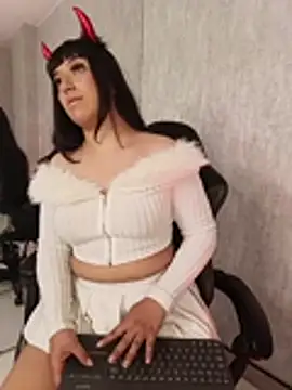 Chat XXX en directo de Emily_Roussee