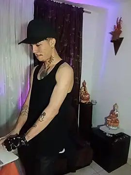 HannibalLester Adlı Modelin Canlı XXX Sohbeti