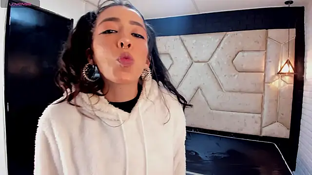 Julieta_Slav3 Chat XXX in diretta