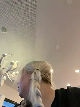 Monageil Live XXX-Chat