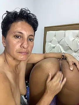 Chat XXX ao vivo de chantal_alina777
