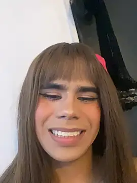 emma_cut3_ Adlı Modelin Canlı XXX Sohbeti