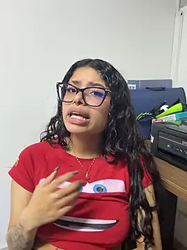 Issaa_Tyler's Live XXX Chat