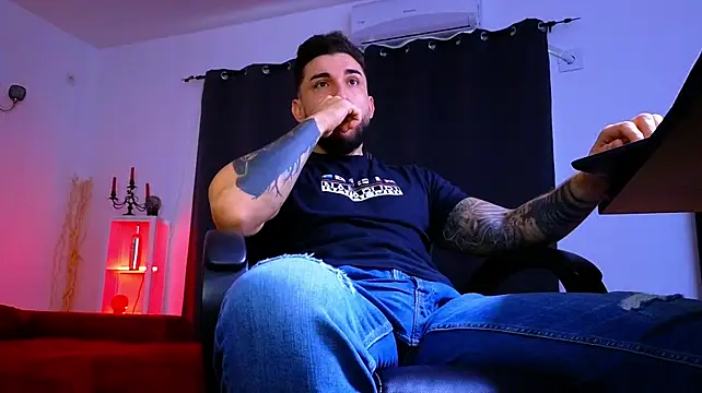 MightyAaron66's Live XXX Chat