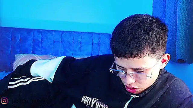 _justinmoon2 Adlı Modelin Canlı XXX Sohbeti