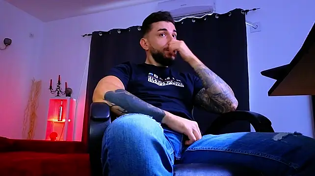 MightyAaron66 XXX чат на живо