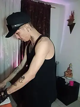 HannibalLester Adlı Modelin Canlı XXX Sohbeti