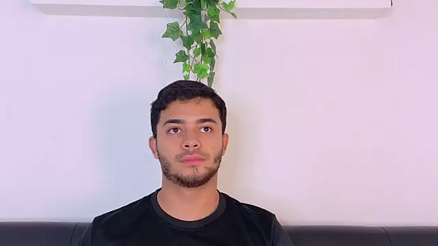 XXX chat uživo modela TylerWest_