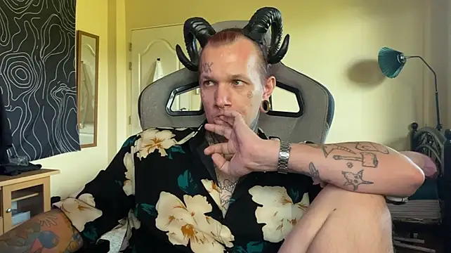 razor_paul live XXX chat