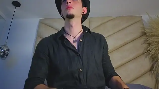 isaacblaze_ Adlı Modelin Canlı XXX Sohbeti