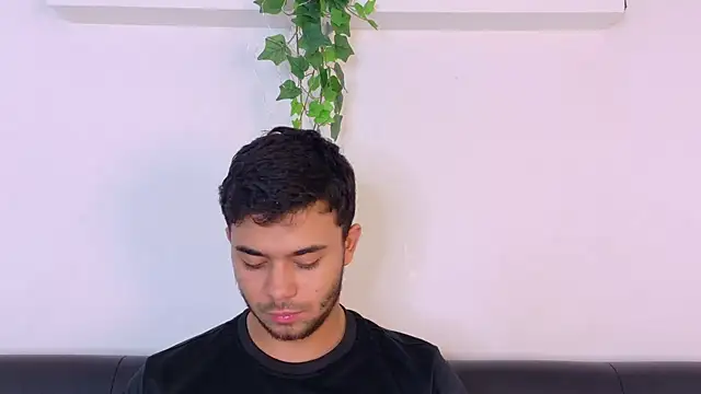 TylerWest_ Adlı Modelin Canlı XXX Sohbeti