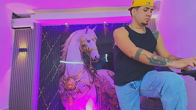 The_Boy_King_ Adlı Modelin Canlı XXX Sohbeti