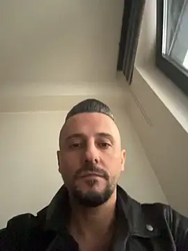 InsaneMattt live XXX chat