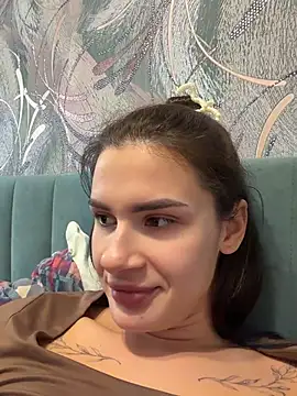 MiraReach live XXX chat