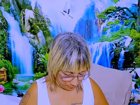 Chat +18 de indianroxy ao vivo