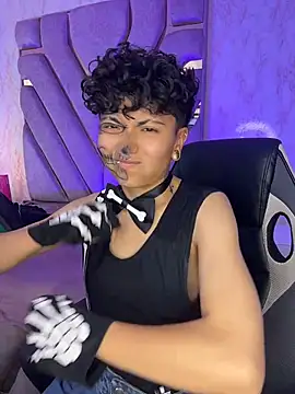 צ'אט XXX בשידור חי של ian_mathias_