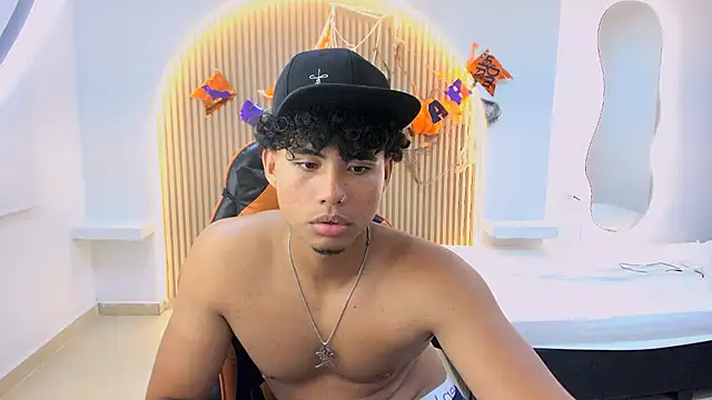 marcus_dick___ Adlı Modelin Canlı XXX Sohbeti