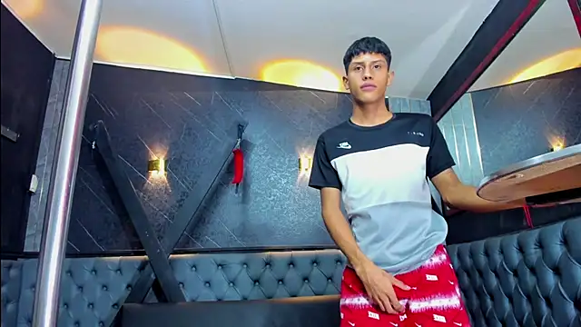 XXX chat uživo modela EMILIANO_BLESS