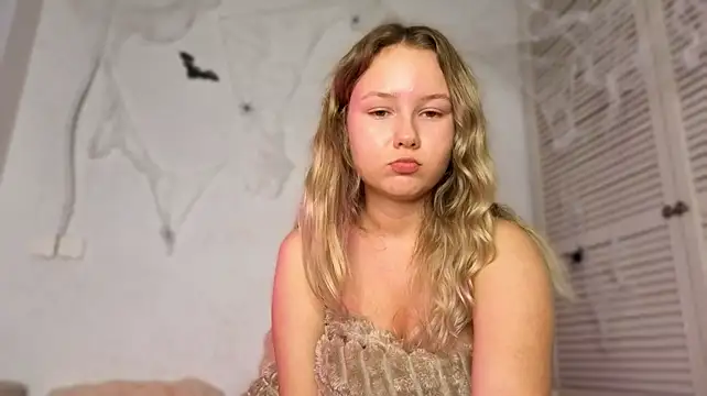 queenneee live XXX chat