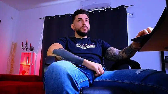 צ'אט XXX בשידור חי של MightyAaron66