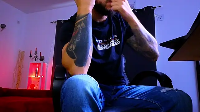 MightyAaron66 XXX чат на живо