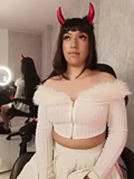 Chat XXX en directo de Emily_Roussee