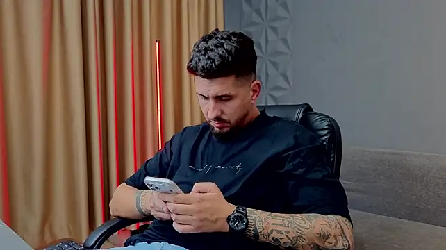 XXX chat uživo modela LoganStroud