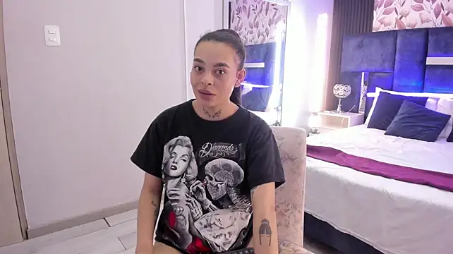 Chat +18 de KatherineGomez ao vivo