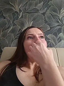 MilaMature's Live XXX Chat