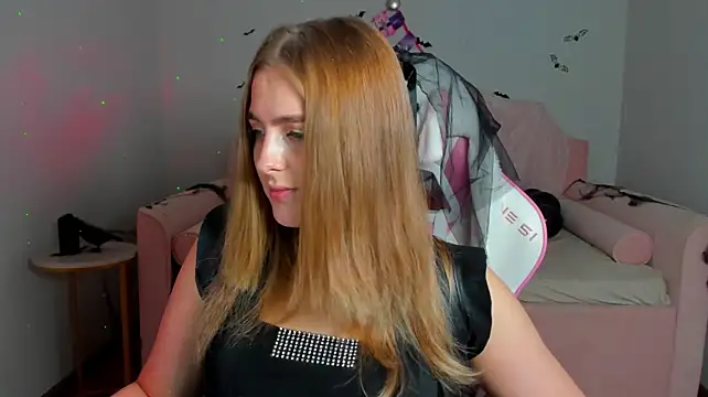 EllaBells' Live XXX Chat