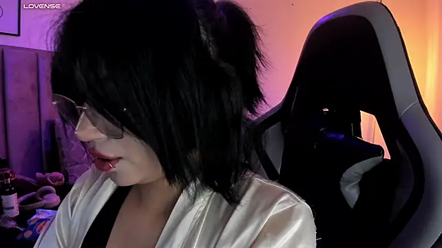 Kitty_Gang Adlı Modelin Canlı XXX Sohbeti