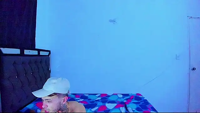 zeus_eddy লাইভ XXX চ্যাট